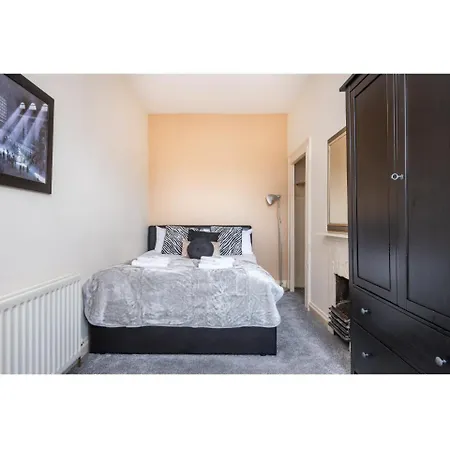 Modern Bright & Spacious. Ideal For City Up To 8 Apartment *