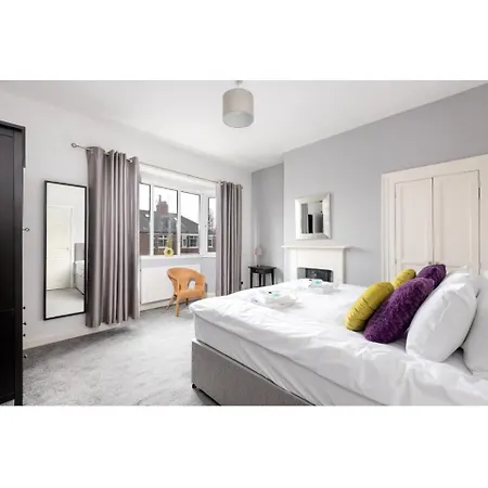 Modern Bright & Spacious. Ideal For City Up To 8