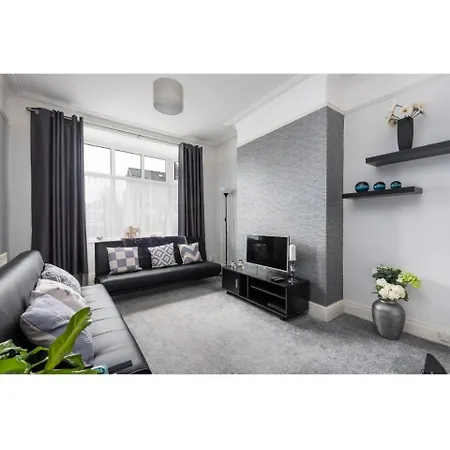 Modern Bright & Spacious. Ideal For City Up To 8 Apartman York