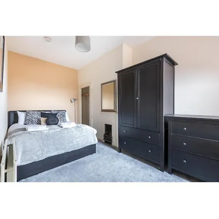 Modern Bright & Spacious. Ideal For City Up To 8 *